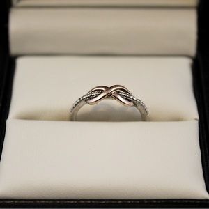 Ring, engraved diamonds with rose gold infinity symbol